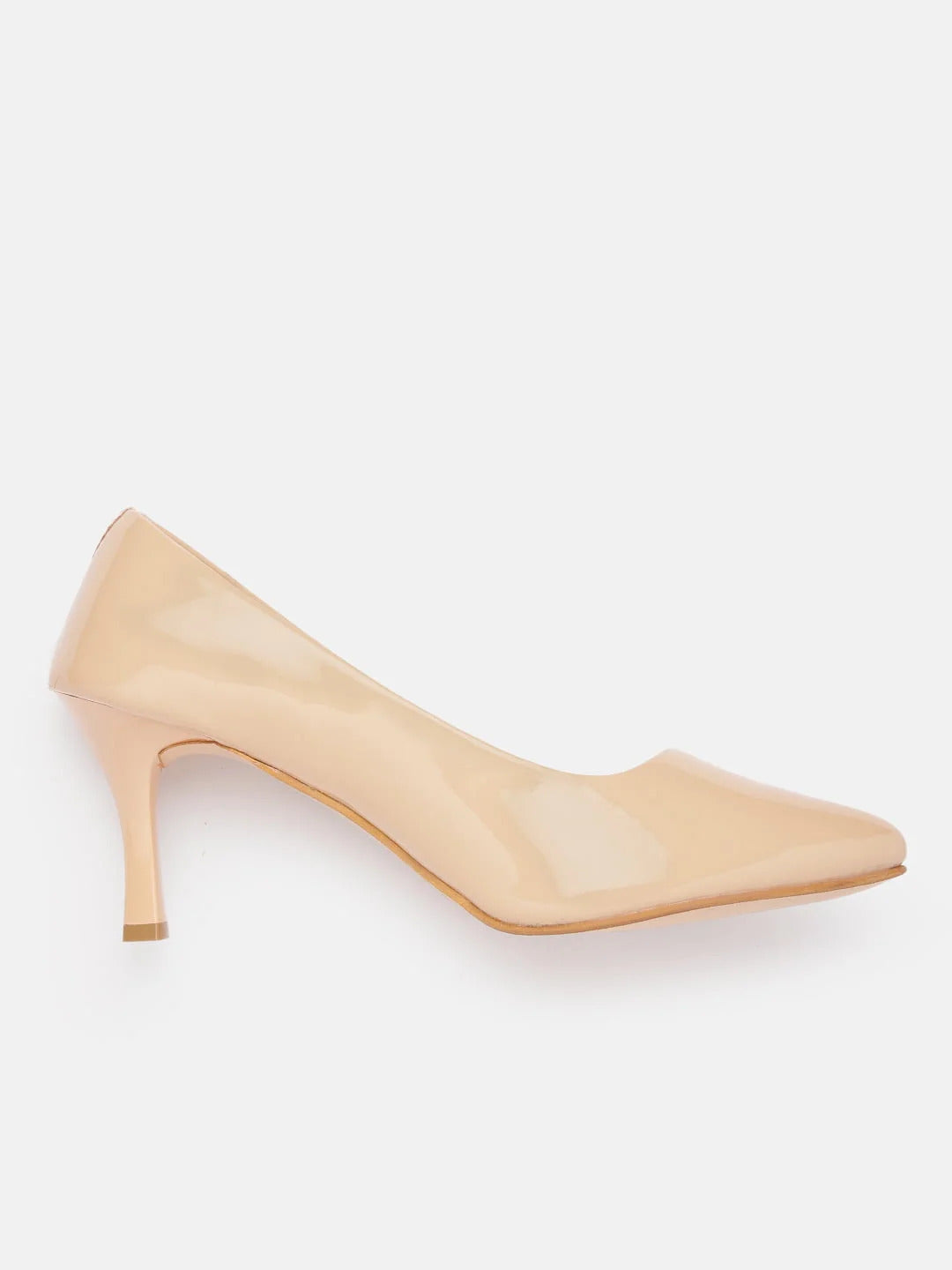 Beige slip-on pumps