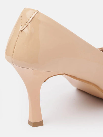 Beige slip-on pumps